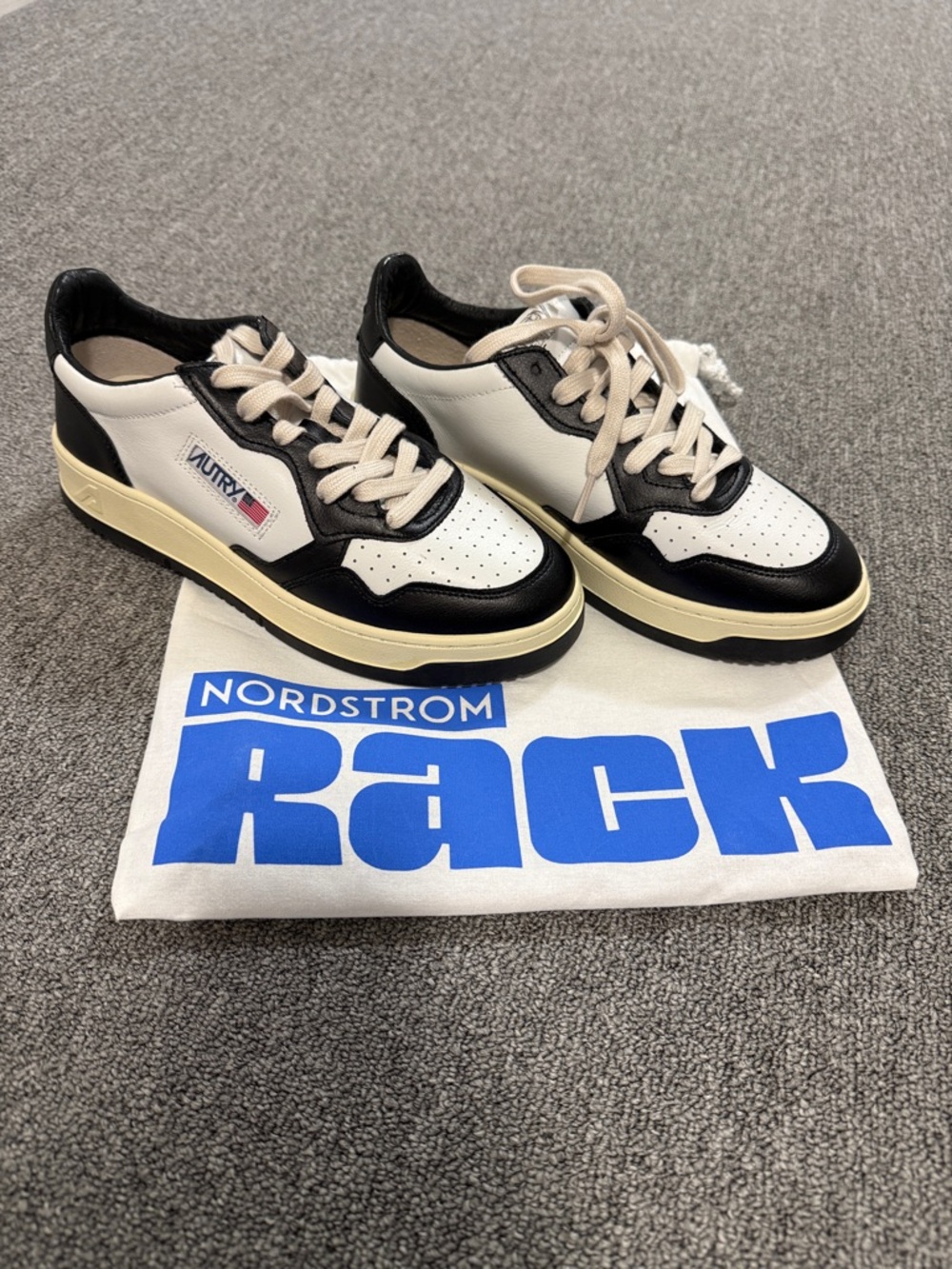 Autry Low-Top Sneakers in White and Black size 11US / 41EU